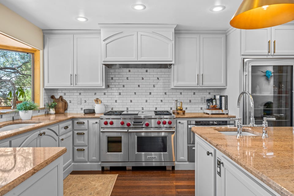 Wolf stove- chef kitchen!