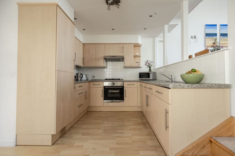 Seafront House 8 Kitchen