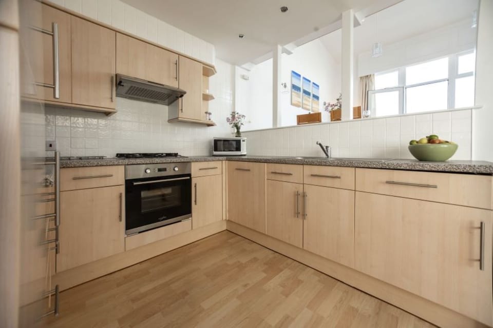 Seafront House 8 Kitchen Alt View