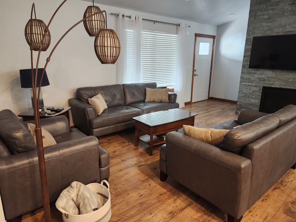 Living Area w/Gas Fireplace and Smart TV