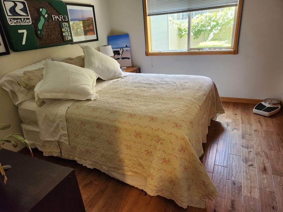 Bedroom 2 w/Queen Bed