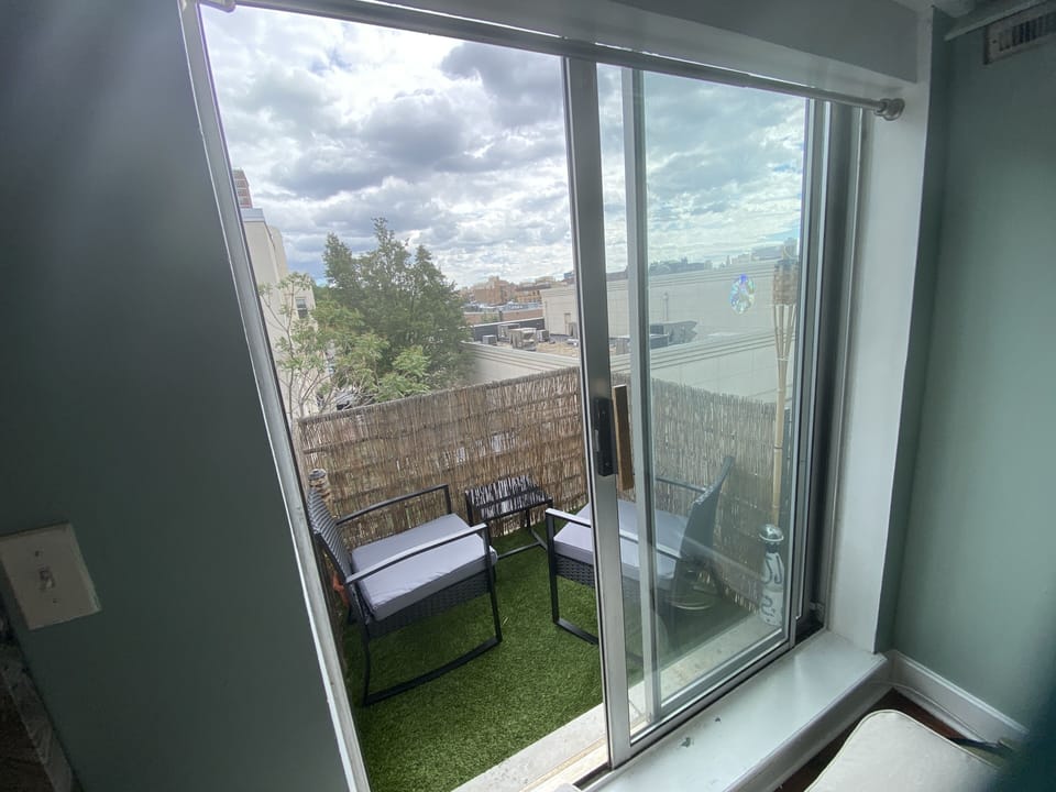 Window to the balcony