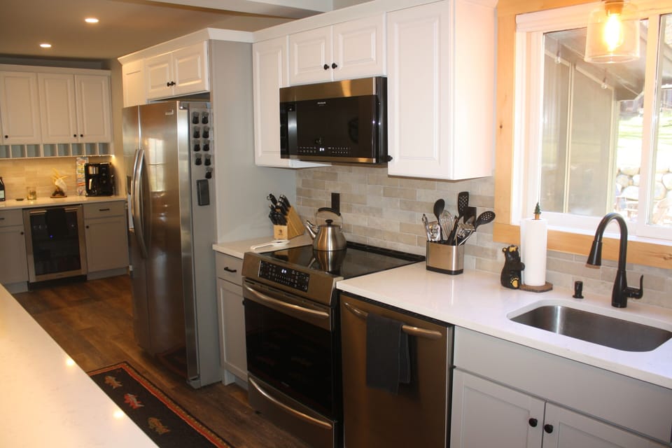 Kitchen even has a dishwasher!