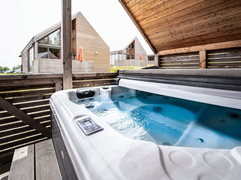 Private outdoor whirlpool in the Deluxe House