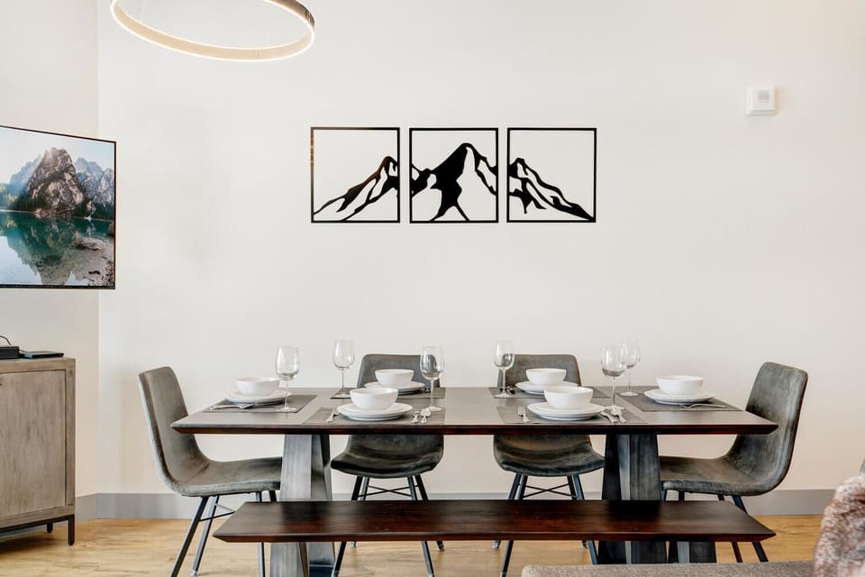Dining Area Seats 6-7