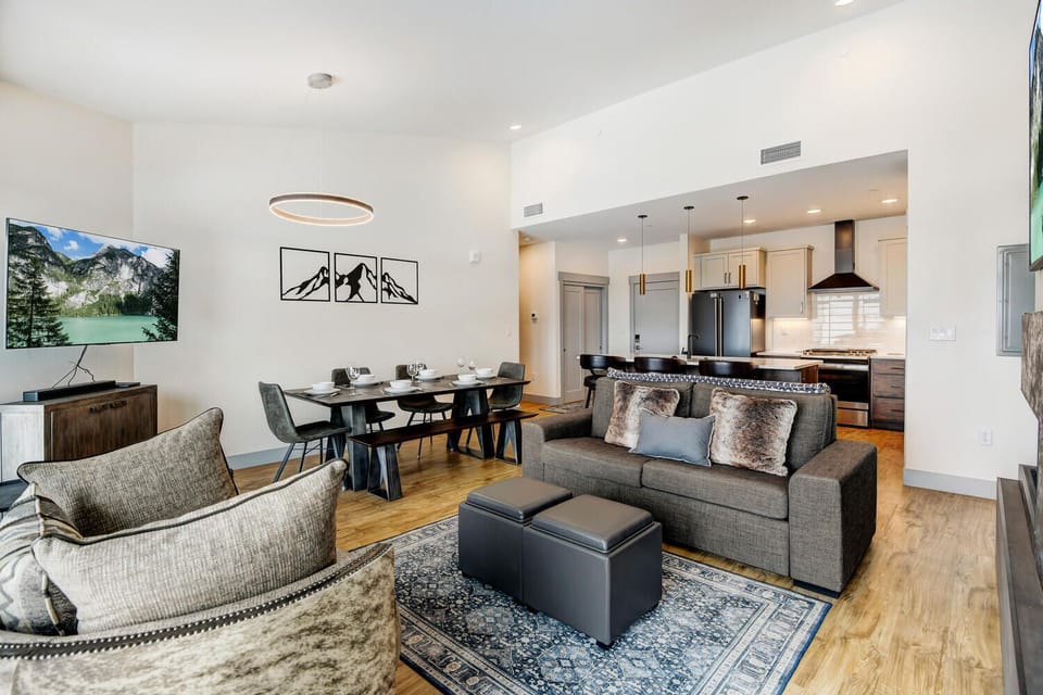 Living Room with 55" HD TV