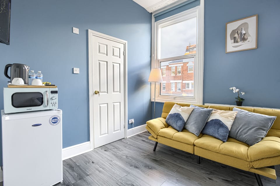 Suite-Deluxe-Ensuite-Street View-6