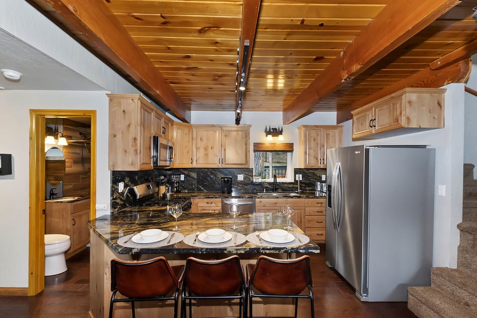 Breakfast Bar and Kitchen 2