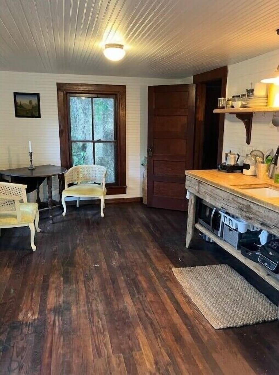 Kitchen set up to make just about anything you like. 