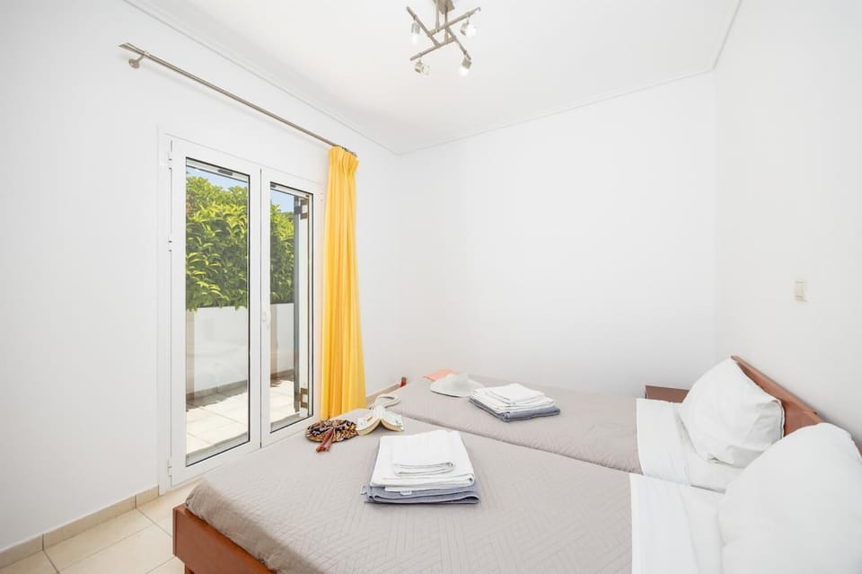 Twin bedroom with A/C