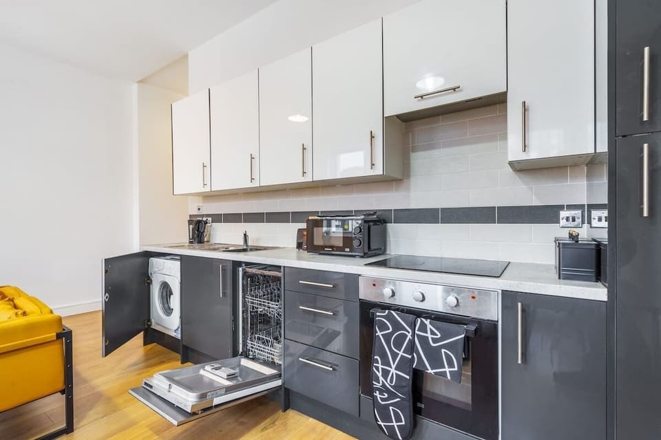 A bright, spacious kitchen ready for your culinary adventures 🧑‍🍳🌿