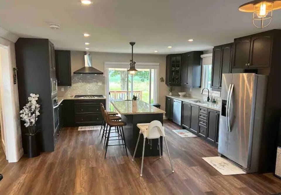 Full modern kitchen with built in appliances