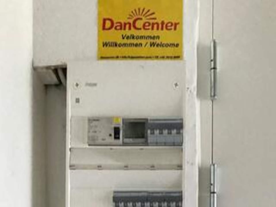 Electricity meter cabinet