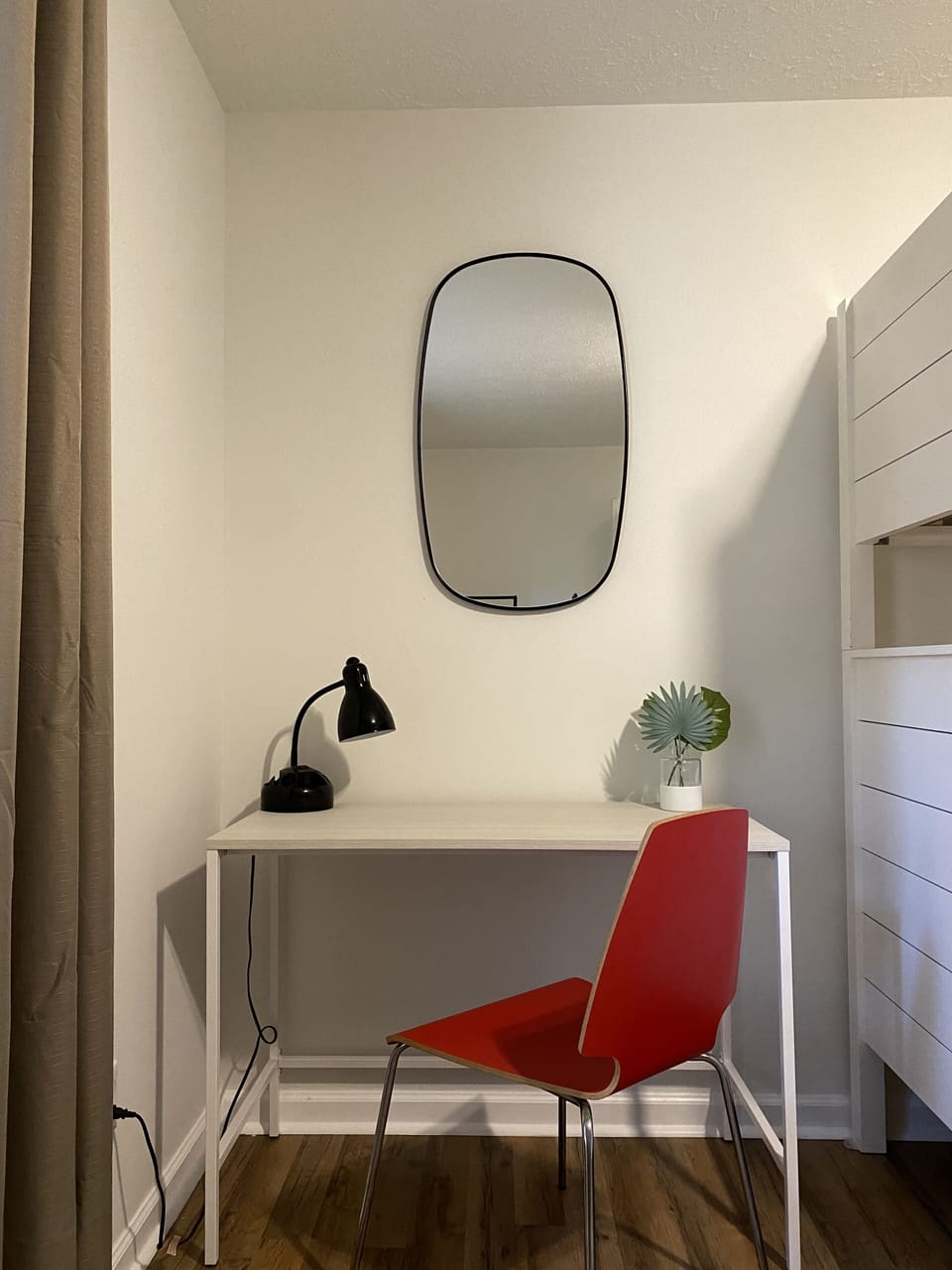 Desk in 3rd bedroom