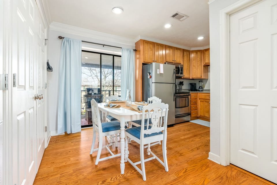 Eat in kitchen
