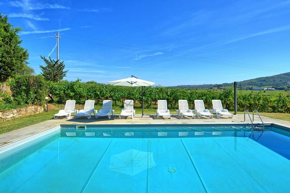 Villa Scerfia by MMega Villa in Tuscany