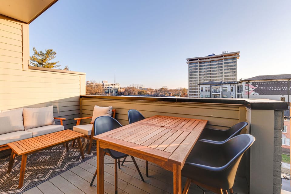 4th Floor Deck Off Living Area