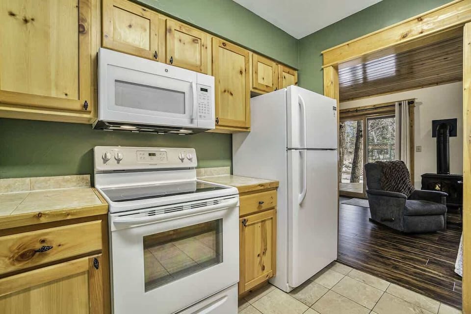 Full kitchen.