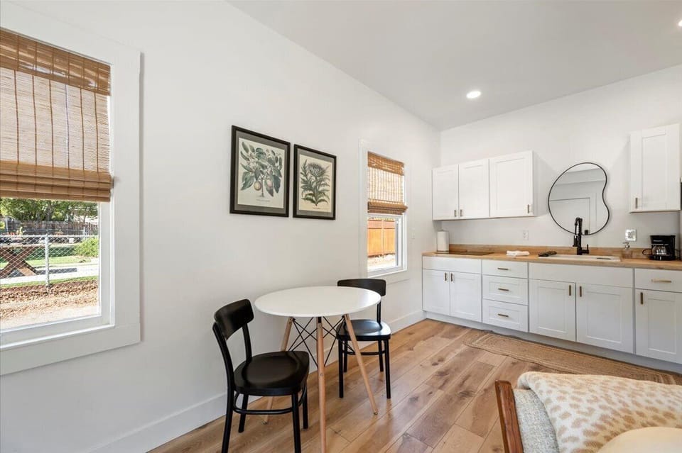 Fifth Street Cottage (1375)