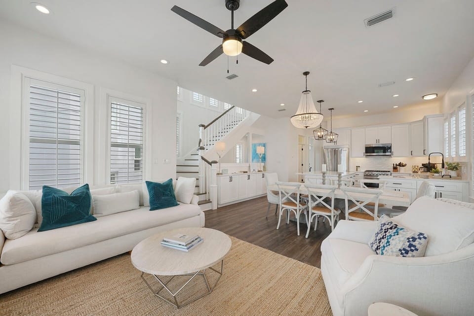 The Hummingbird - Holiday Isle - Living Room, Dining Room & Kitchen