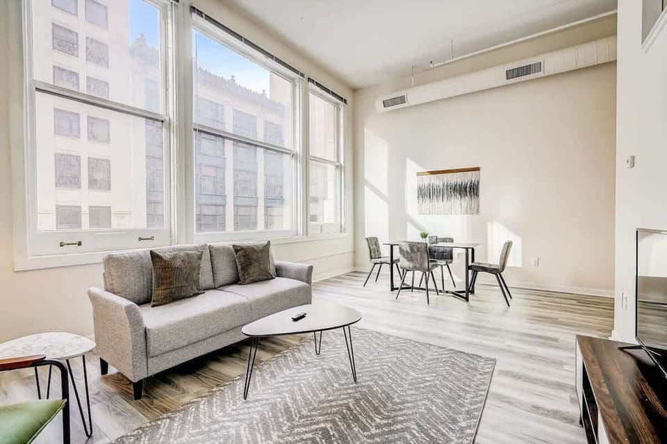 TWO CozySuites Apartment with Skybridge Access #2