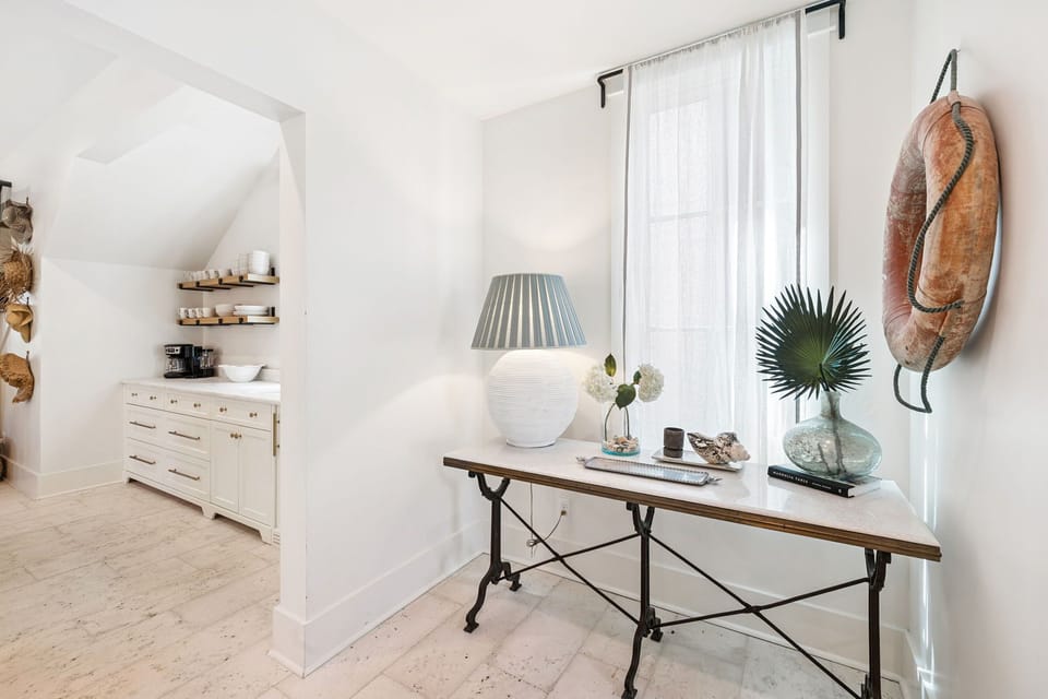 Inviting 1st Floor Entry