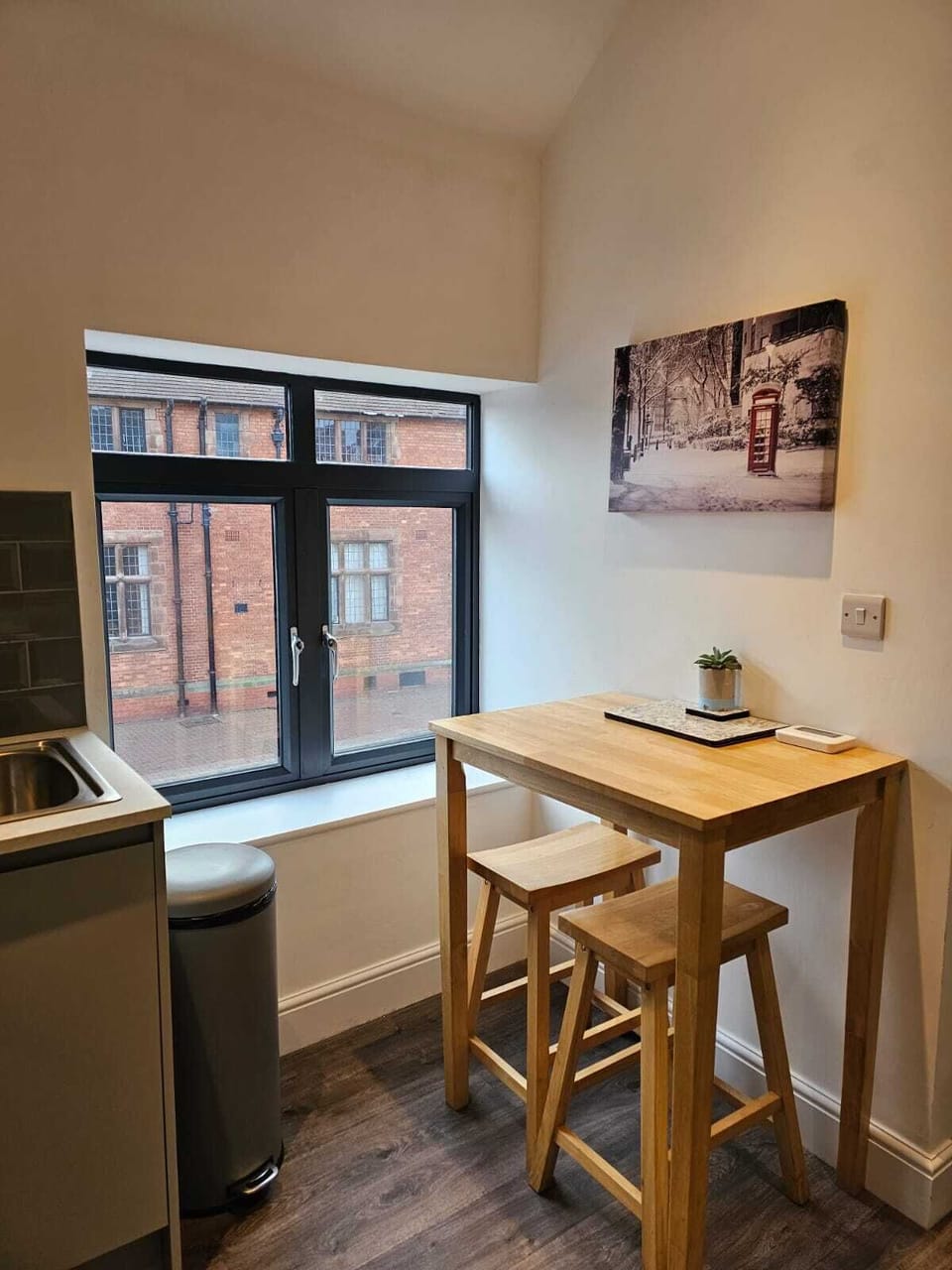 Kitchen Sitting area