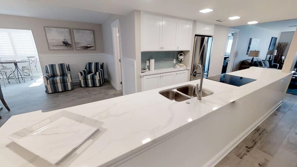 Kitchen/Den