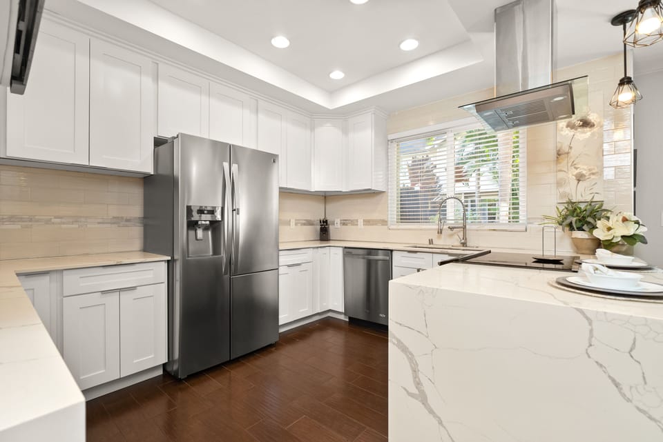 Fully equipped kitchen.