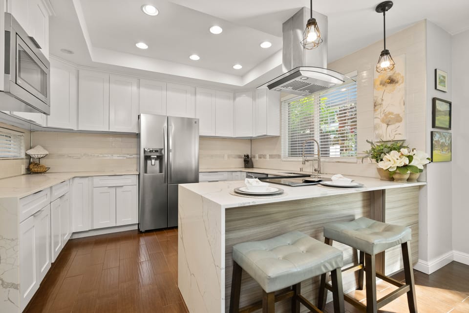 Kitchen with Countertop seating 