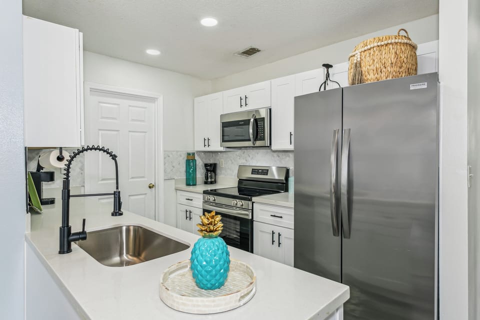 Fully Equipped Kitchen (1)