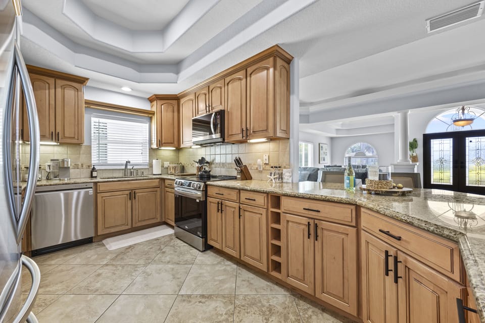 Great size kitchen stocked with all you need!