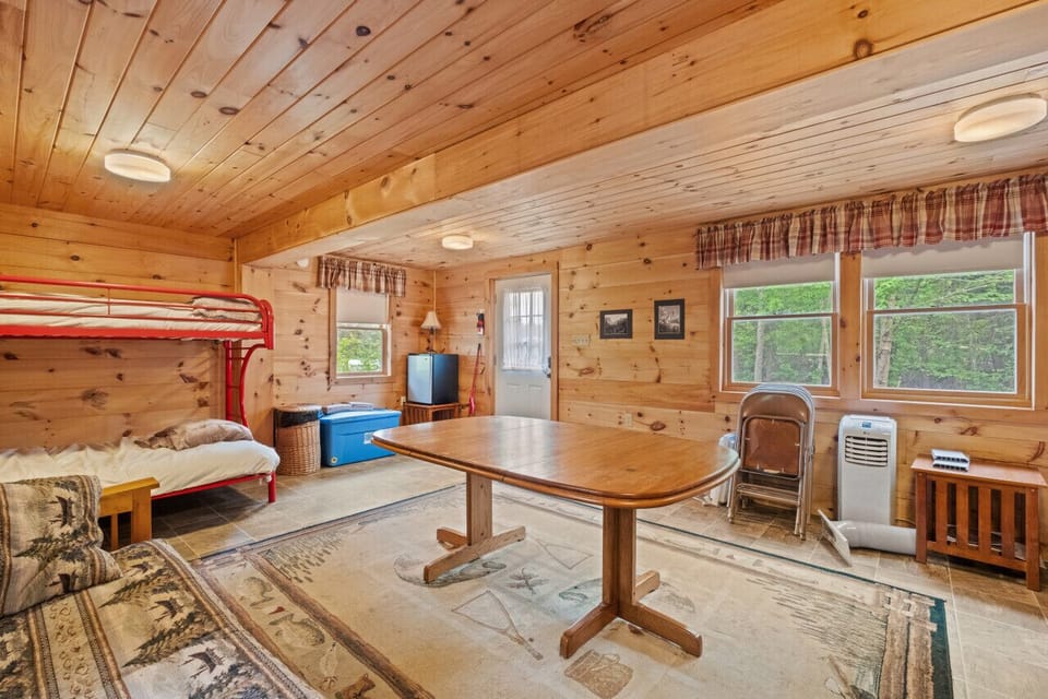 Bunk House has a total of 6 beds