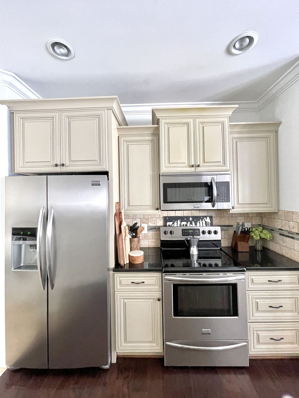 Full kitchen