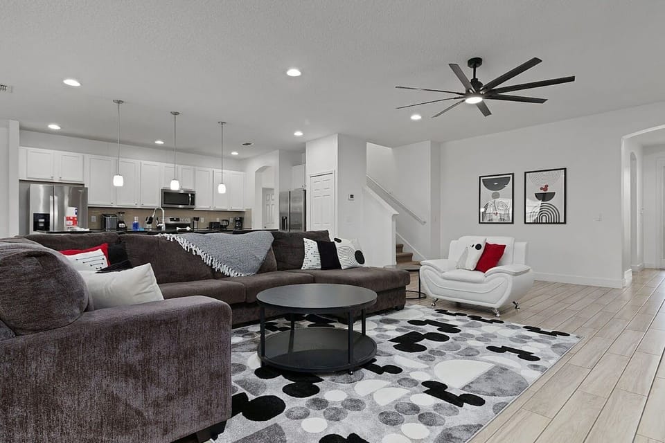 Level 1 Great Area w/ 75" 4K Smart HDTV and Lots of Space for Everybody!