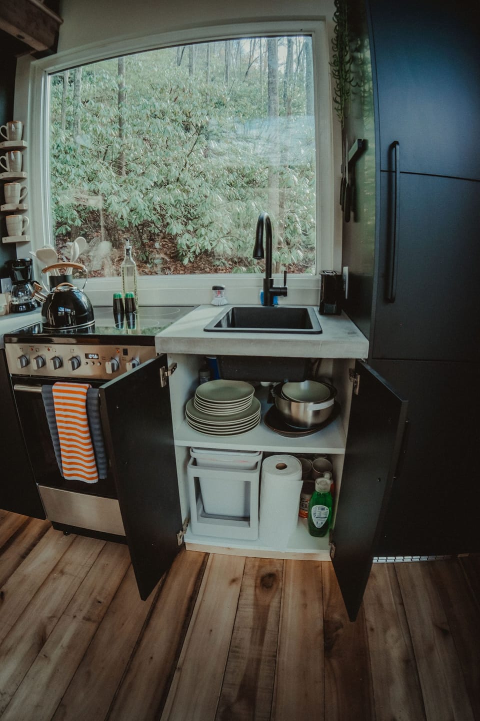 Compact, stylish kitchen with everything you need for a forest feast.