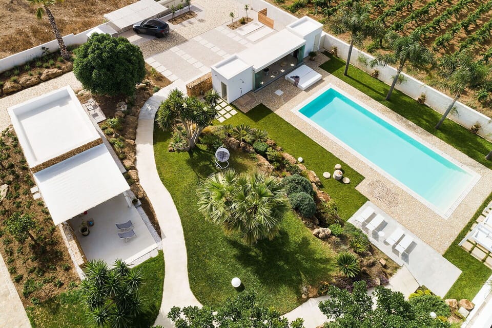 Autumn, Balcony / Terrace / Patio, Building Exterior, Garden, Outdoor, Pool, Spring, Summer