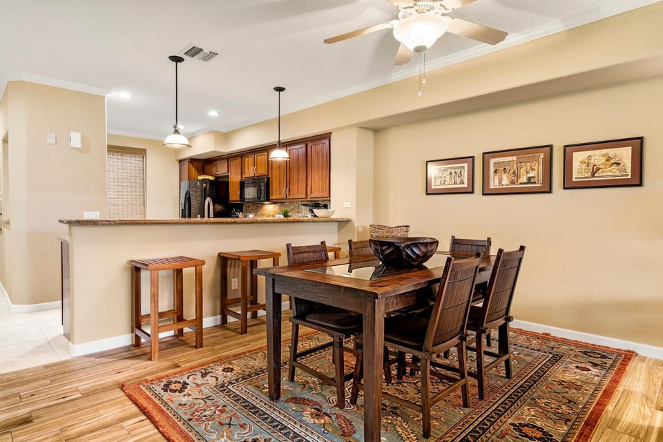 Inside dining for 4