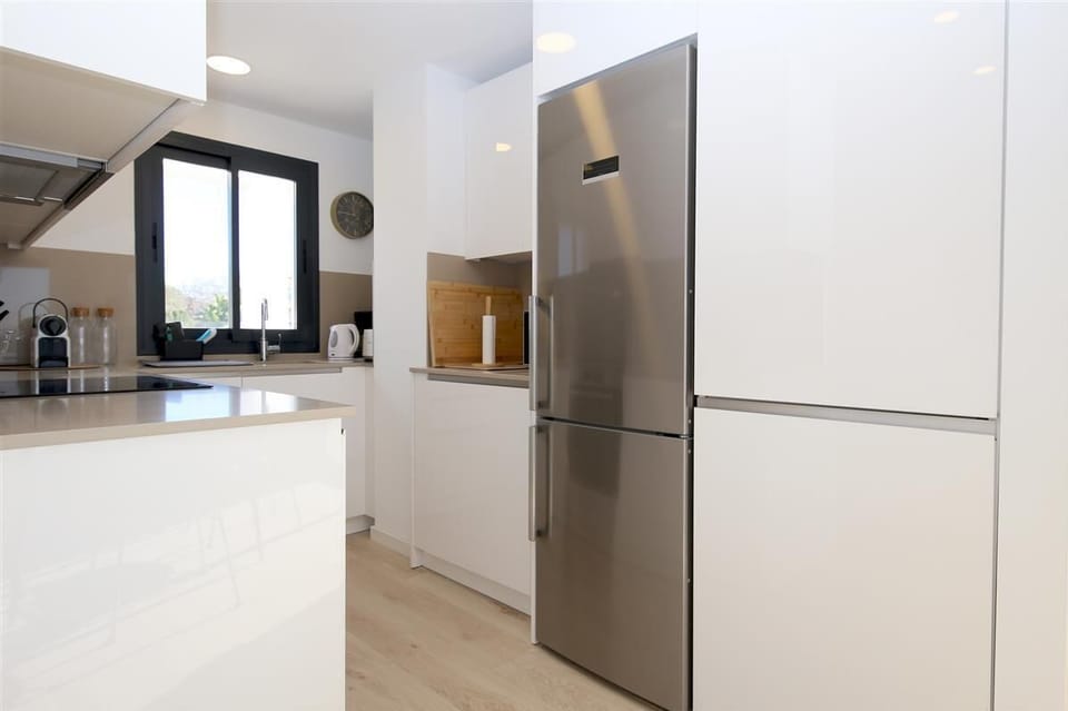 Another view of the modern and open plan kitchen with all mod-cons