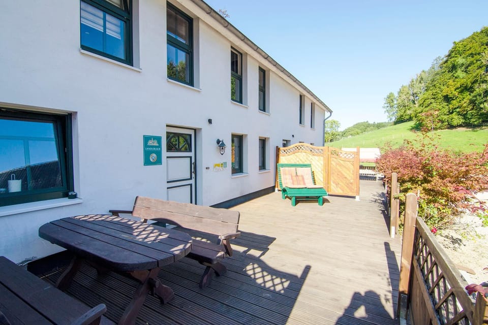 The spacious terrace of the Kornkammer holiday apartment