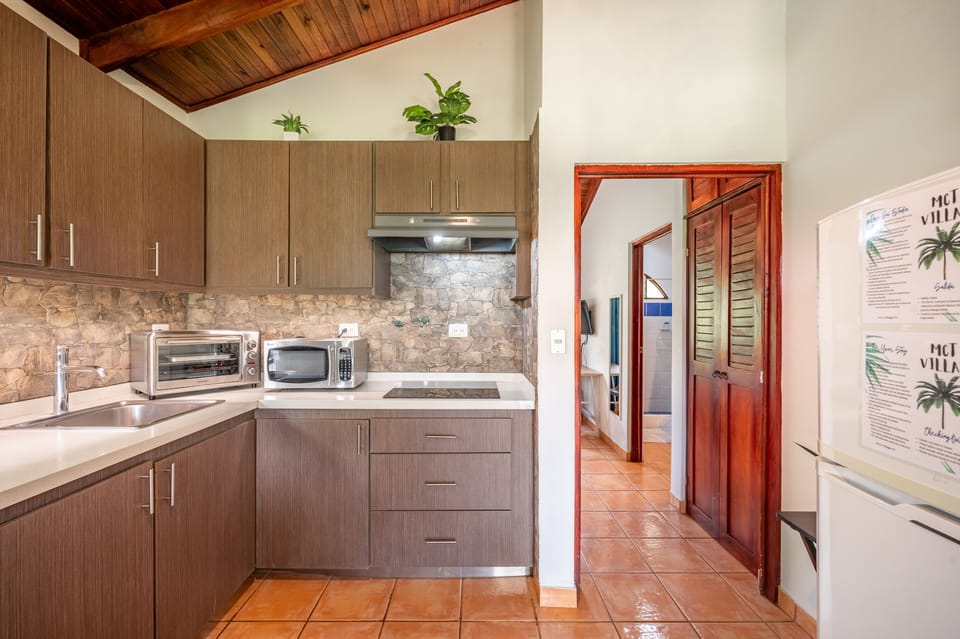 Fully functional and space efficient, whip up your favorite snacks, meals, and drinks in our cozy kitchen.