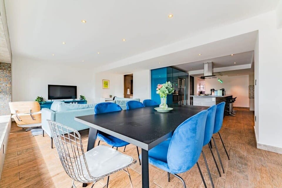 Where you can gather together for good food and good conversation