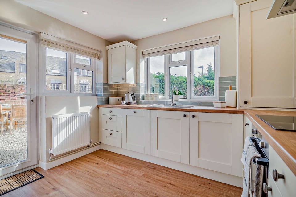 Ways End Kitchen - StayCotswold