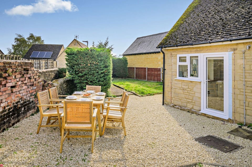 Ways End Garden - StayCotswold