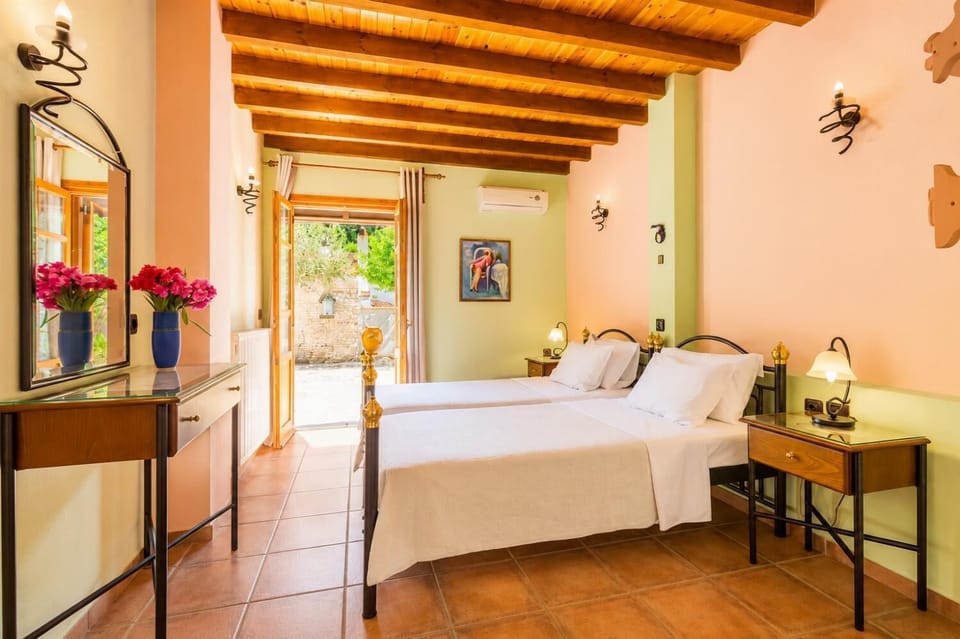 Twin bedroom with A/C