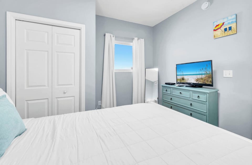 Guest bedroom