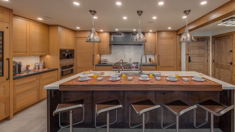 Kitchen, Main Level - Seating for 5