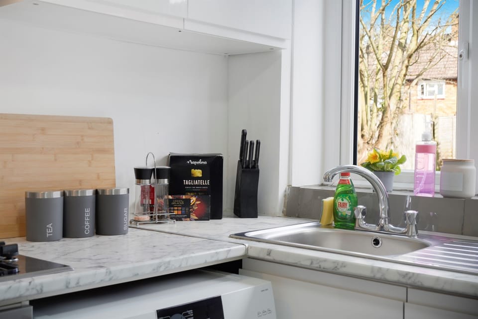 [Kitchen amenities]