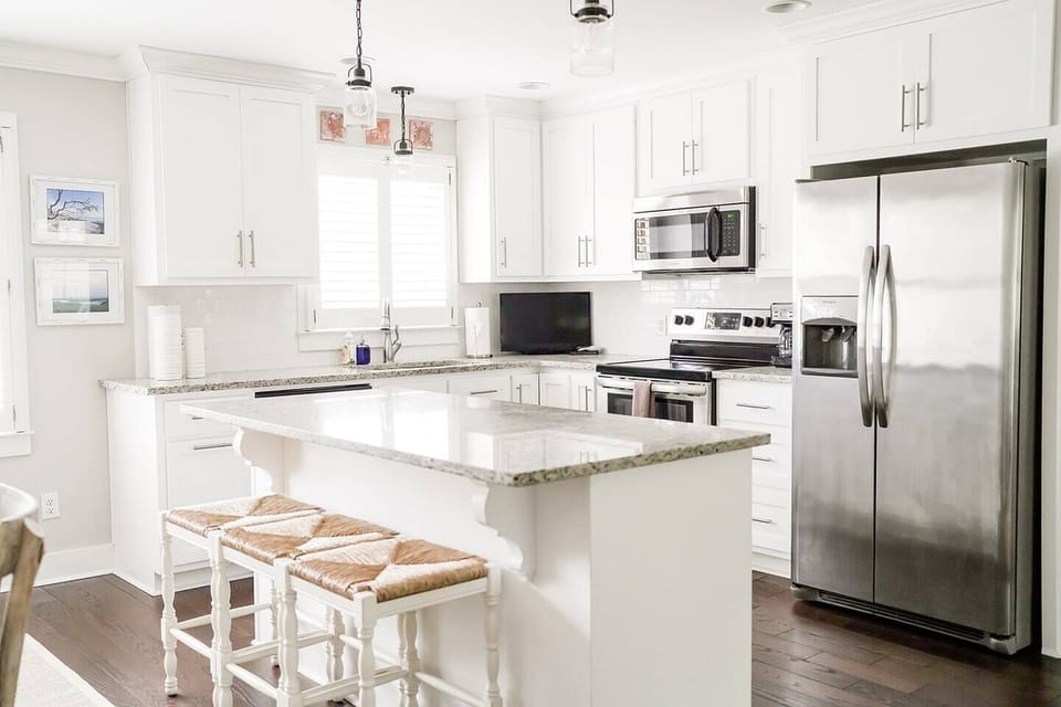 Fully stocked kitchen for homecooked meals!