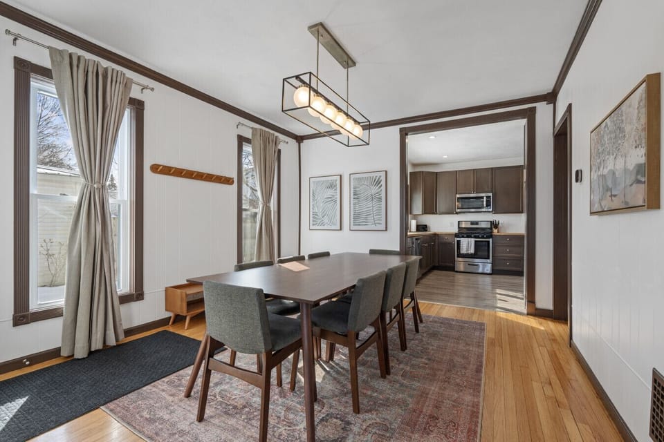 A dining room designed to bring everyone together—because making memories should include all. Seats 8 comfortably, perfect for meals, game nights, or as a shared workspace. Thoughtfully designed common spaces set us apart from the competition.